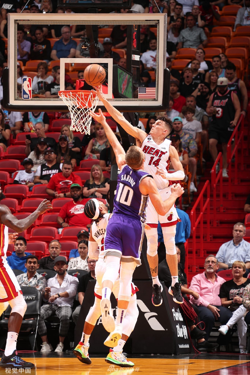 关于内线大战！球队抢篮板拼伤痕累累，果断获胜！的信息