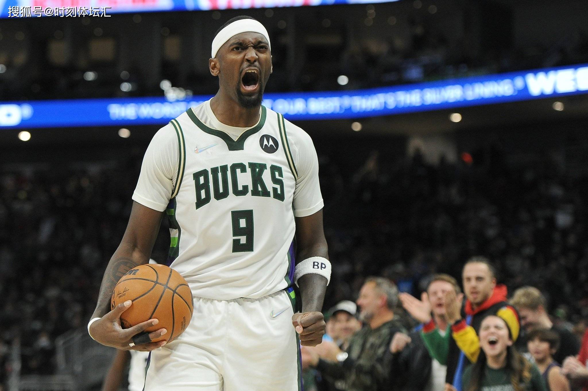 教练调兵遣将，战术变化引发球迷议论的简单介绍