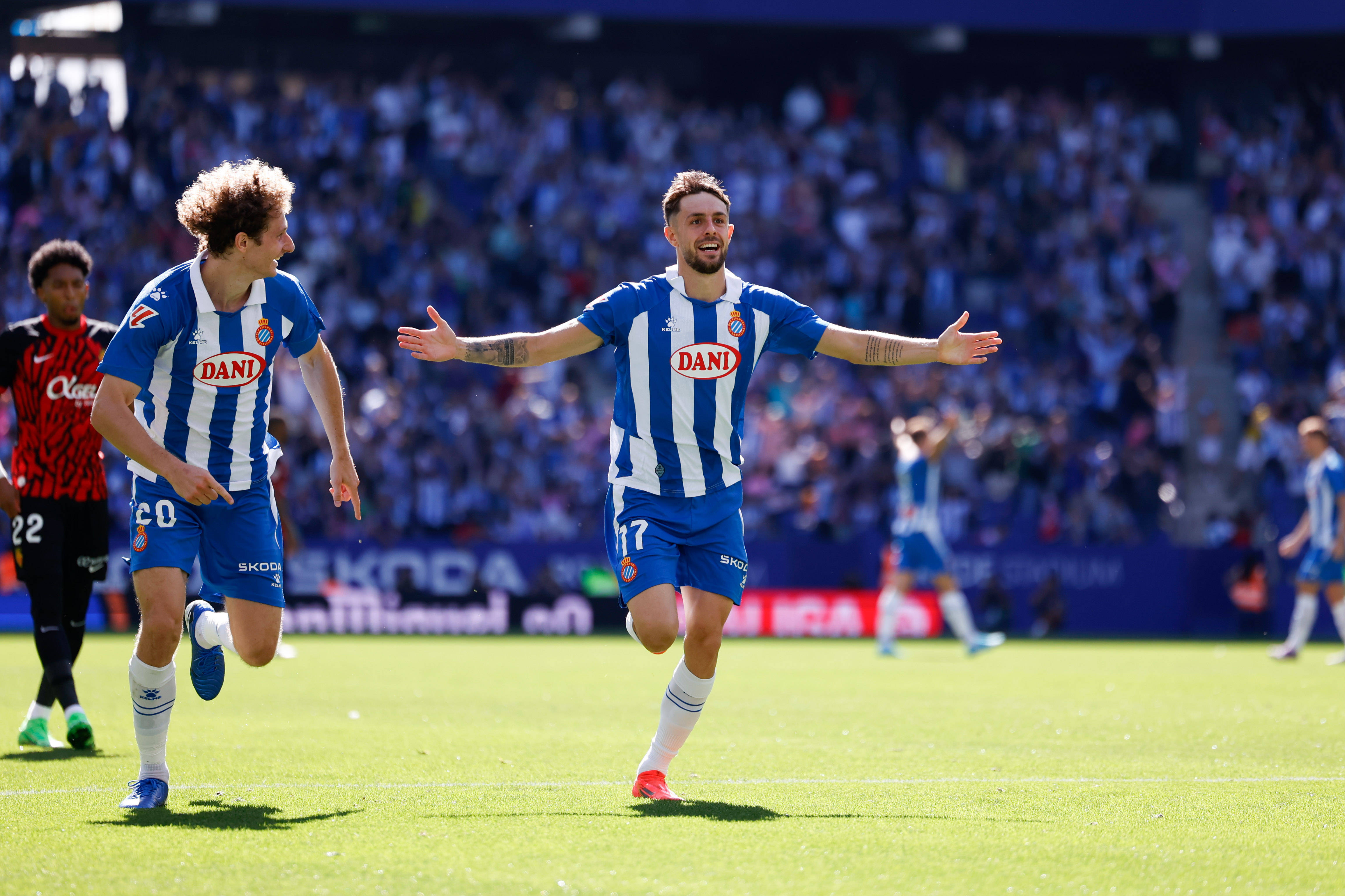 沃特福德战胜对手，继续保持不败纪录的简单介绍