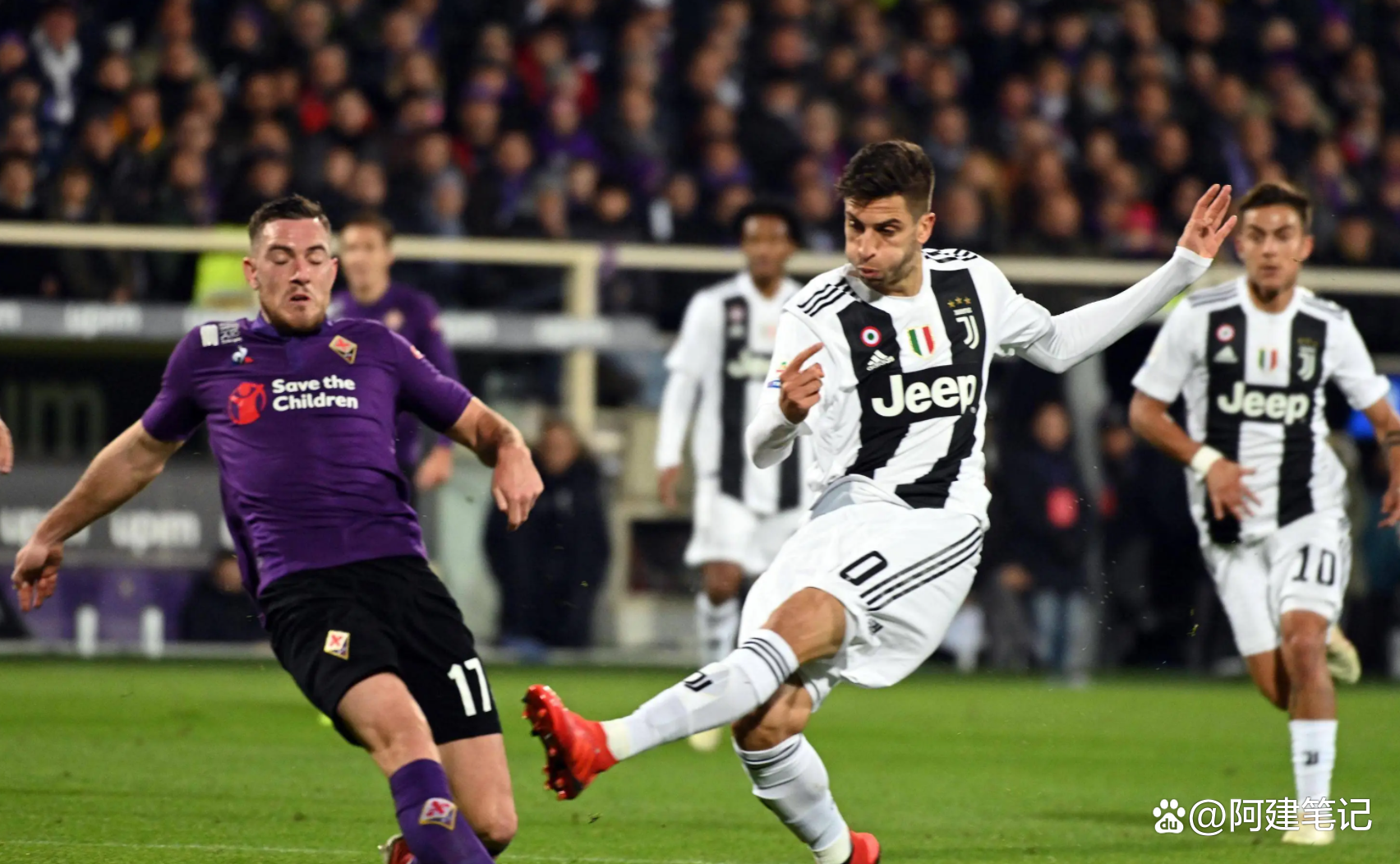 关于都灵德比尤文图斯与都灵激战，场面火爆的信息