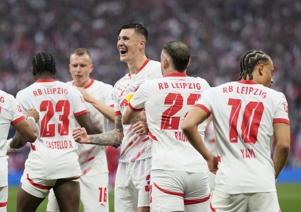 拜仁客场辛苦战平摩纳哥，一步之遥晋级的简单介绍