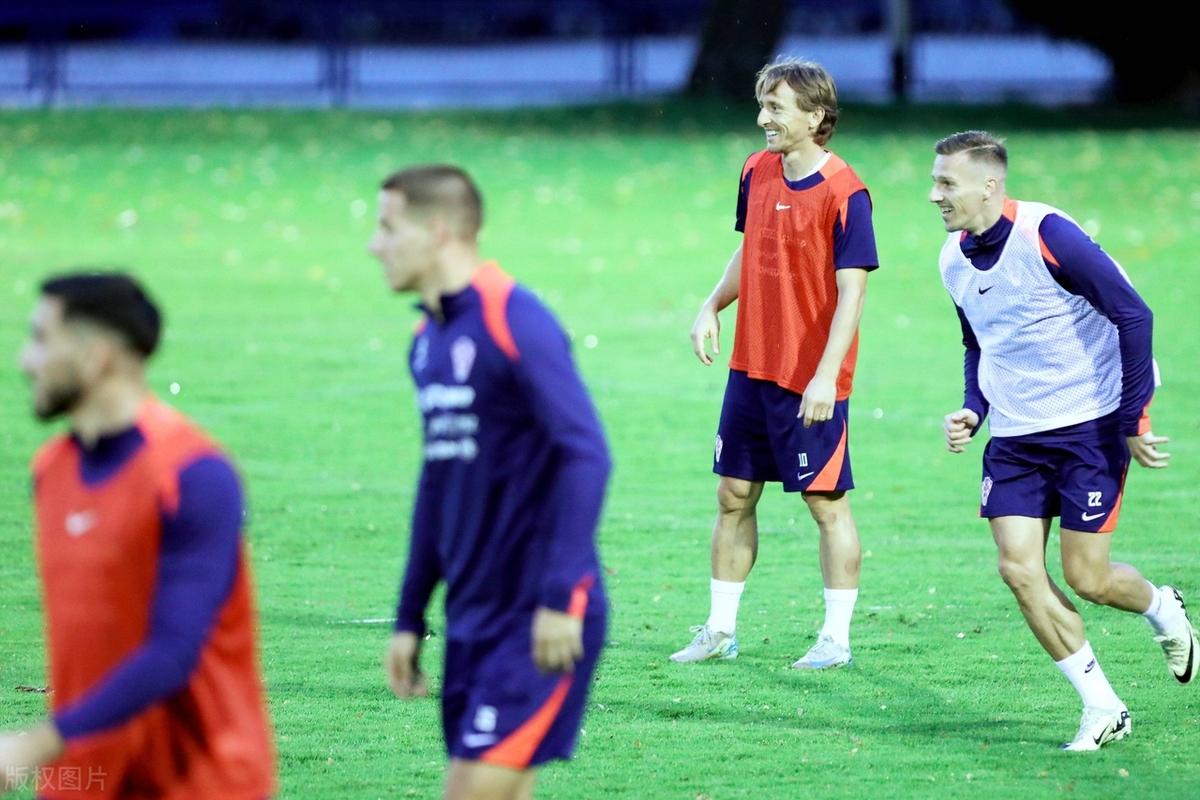 包含克罗地亚胜苏格兰，晋级前景一片光明的词条