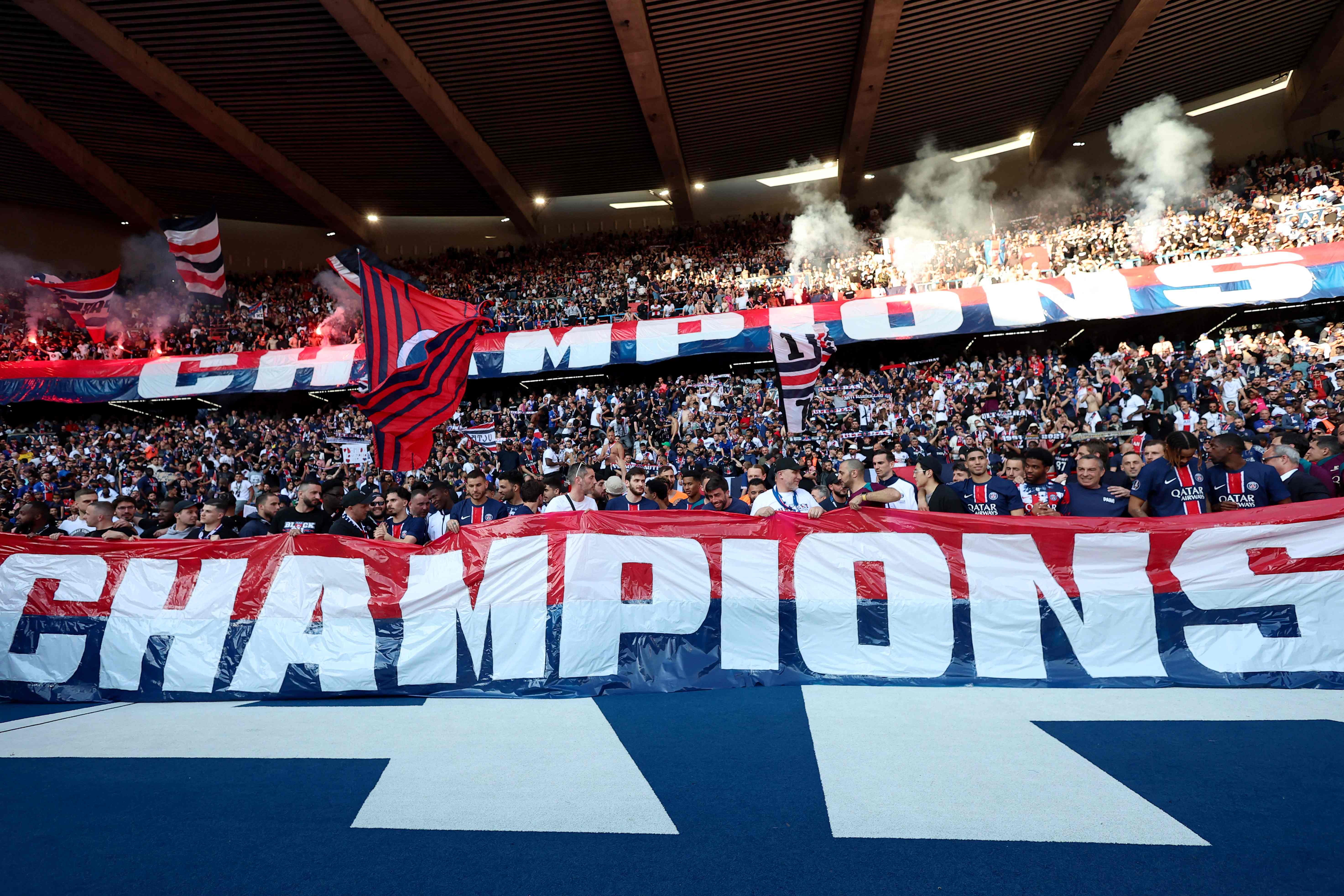 关于巴黎圣日耳曼晋级，球迷欢欣鼓舞的信息