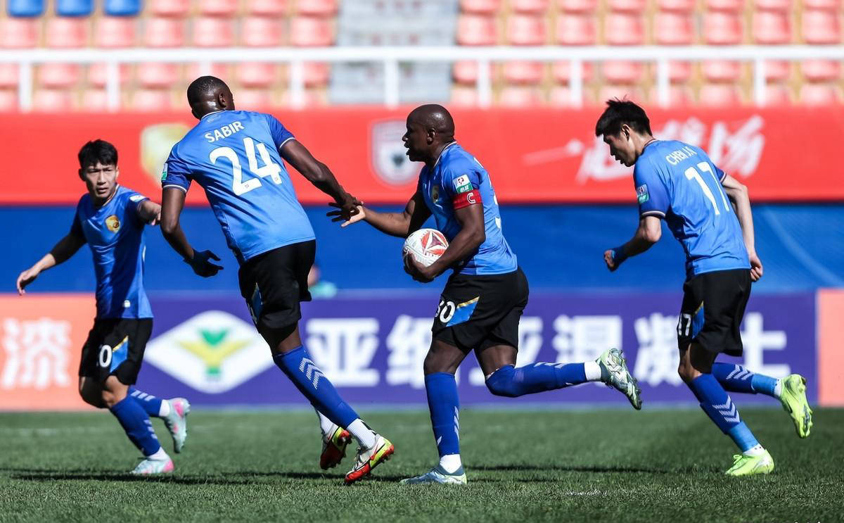 中甲联赛争夺激烈局势白热化