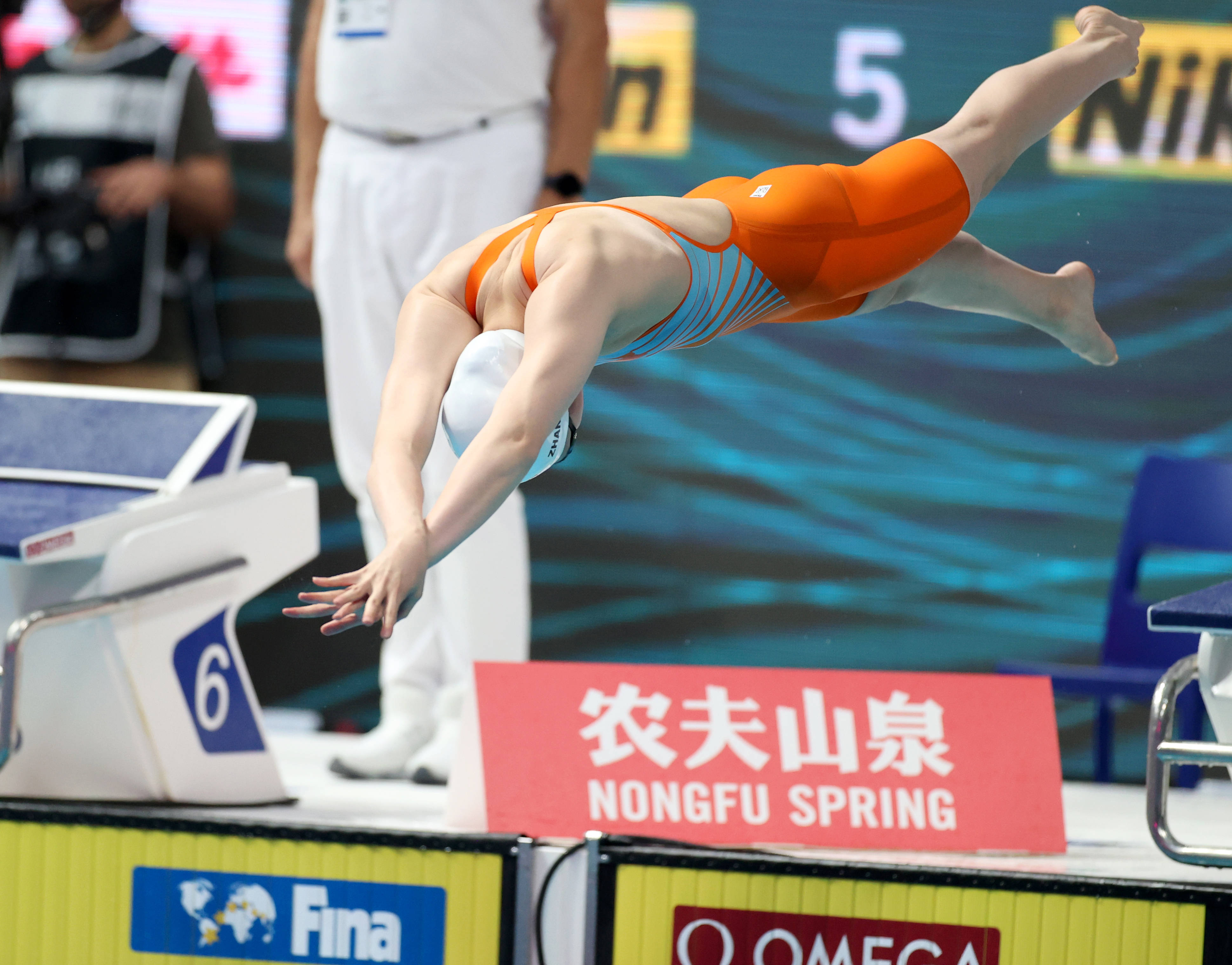 包含立陶宛代表团在游泳比赛中收获不俗成绩的词条