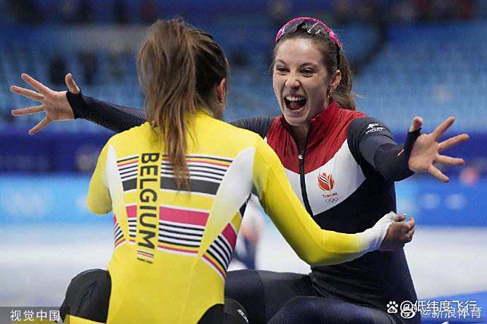 巴拿马运动员勇夺铜牌，喜笑颜开的简单介绍