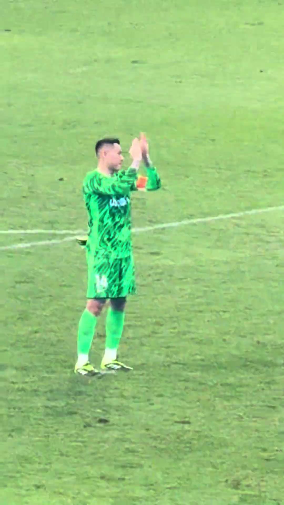 包含足球赛场上一幕幕精彩的瞬间展现出来的词条