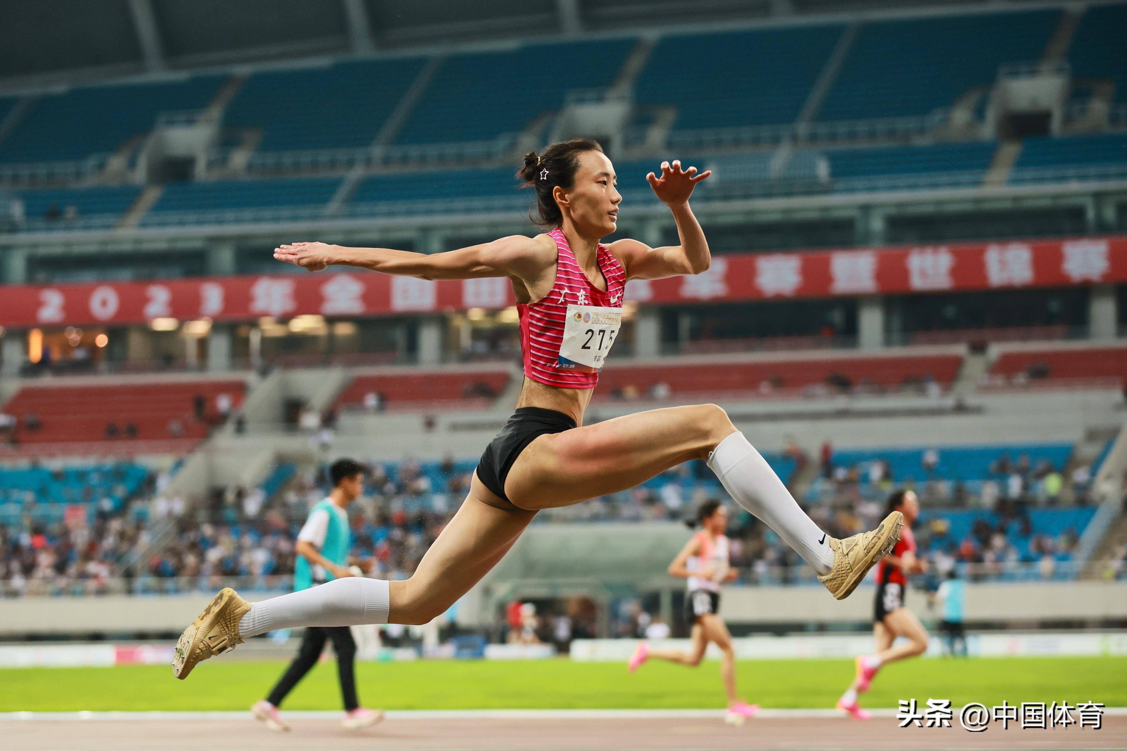 关于女子田径项目冠军诞生，创造历史记录的信息