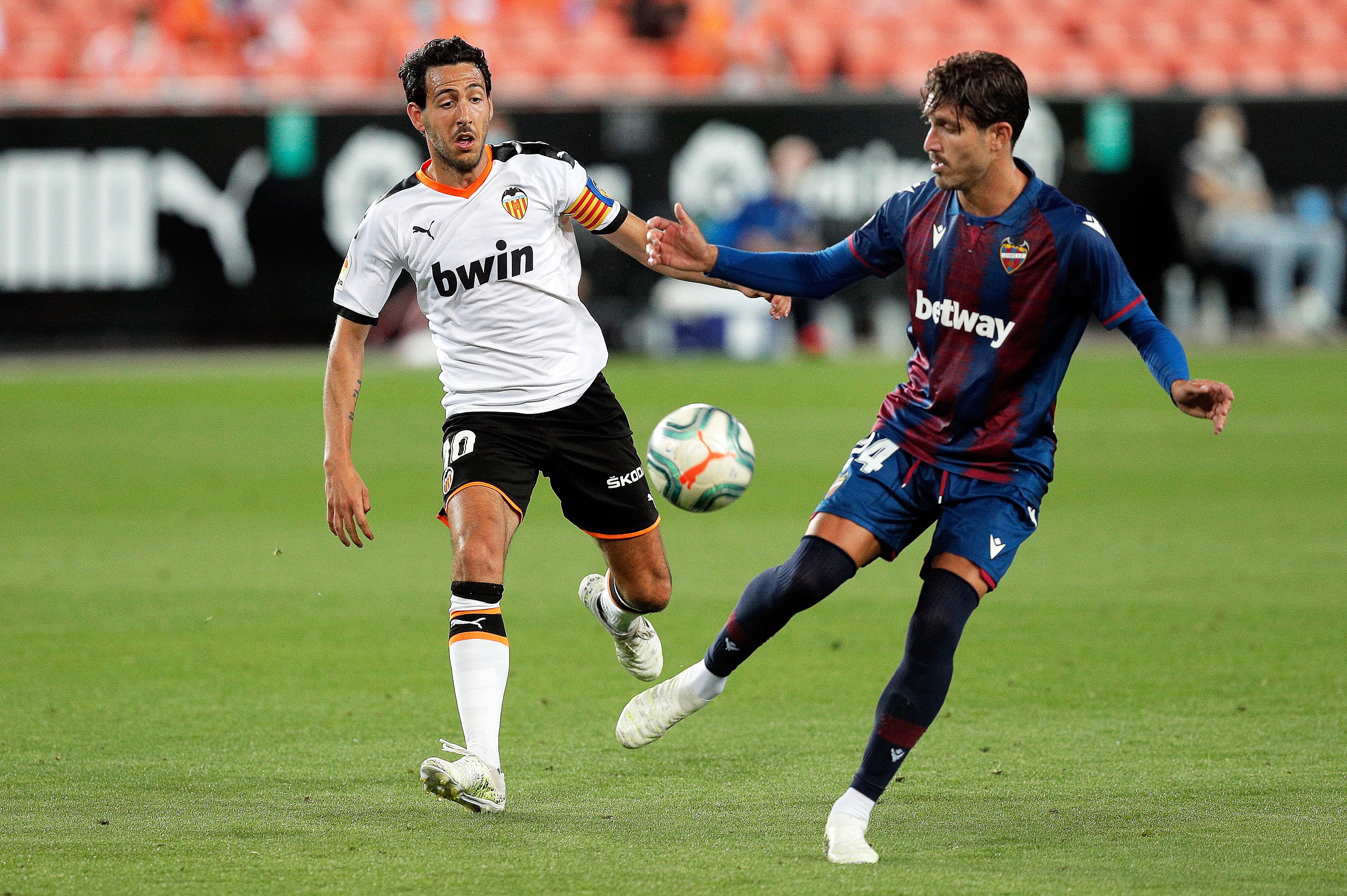 赫塔菲客场逆转维戈塞尔塔，积分追平的简单介绍