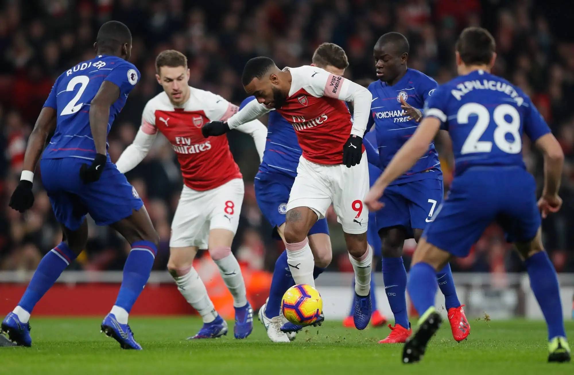 包含切尔西主场大胜瓦伦西亚，稳固在欧洲杯赛场的领先地位的词条