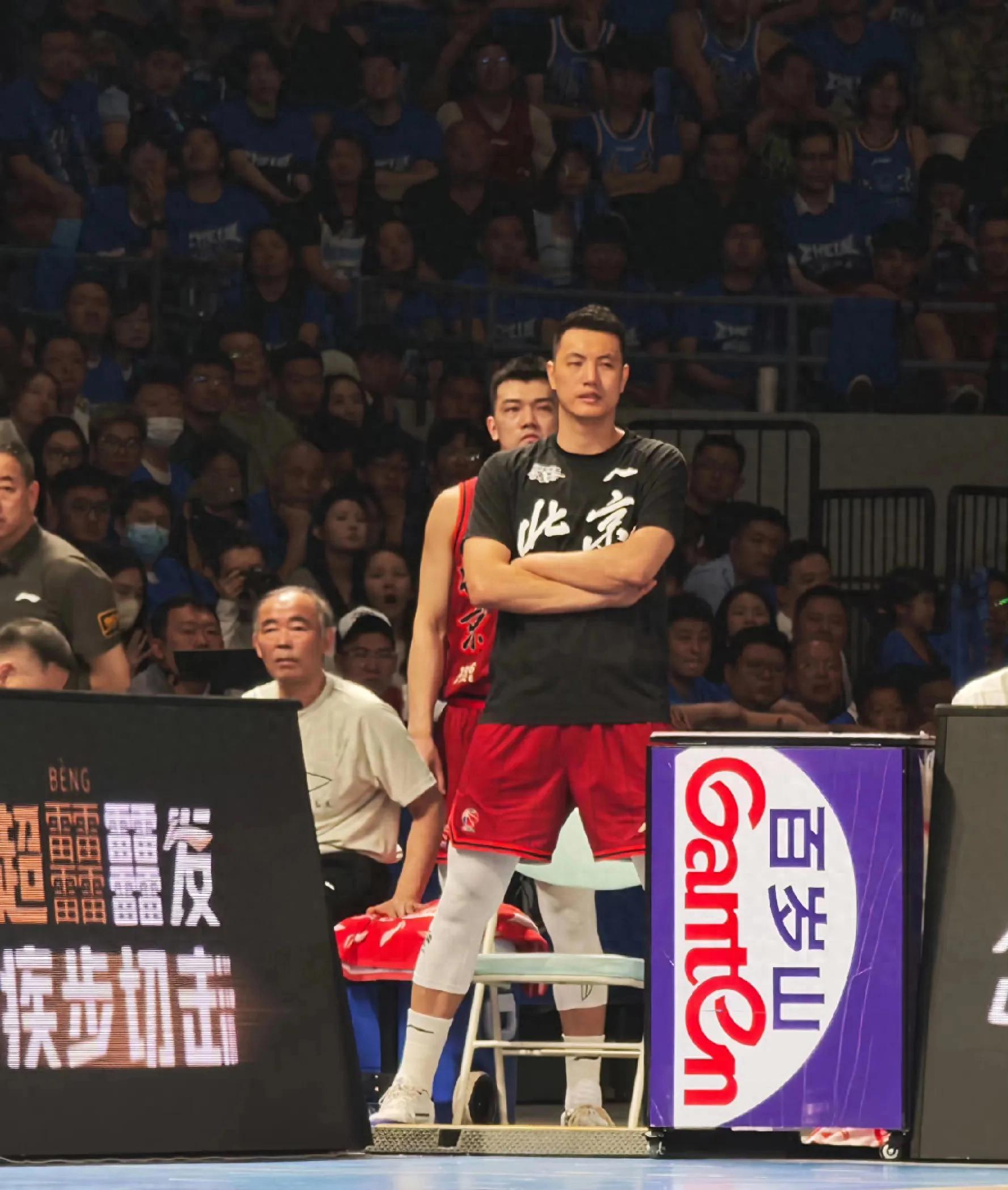 翟晓川登场,CBA联赛掀起热潮 翟晓川登场,CBA联赛掀起热潮