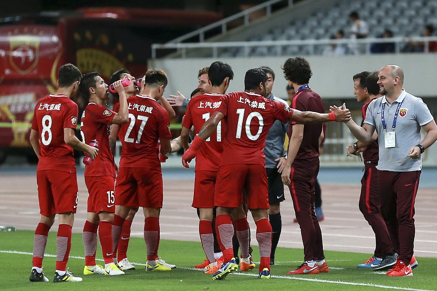 包含上港客场胜辽足，稳固前三地位的词条