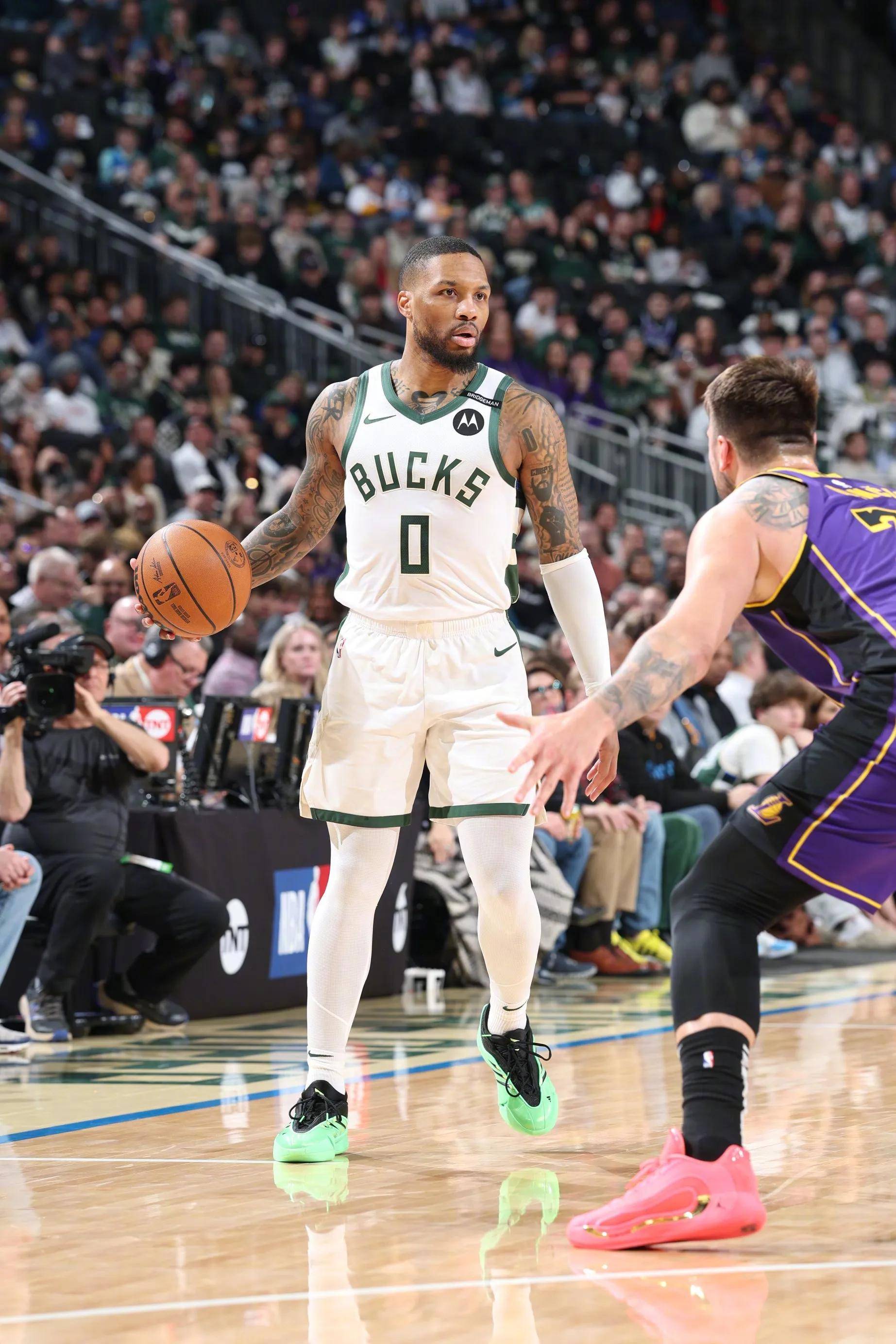 包含西甲｜湖人爆冷，球迷沸腾的词条