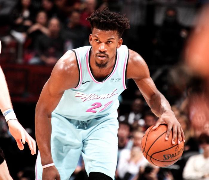 热火再战凯尔特人,实力对决引人期待 热火再战凯尔特人,实力对决引人期待