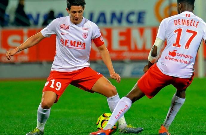 阿雅克肖边锋送出关键助攻,球队逆转战胜对手 阿雅克肖边锋送出关键助攻,球队逆转战胜对手