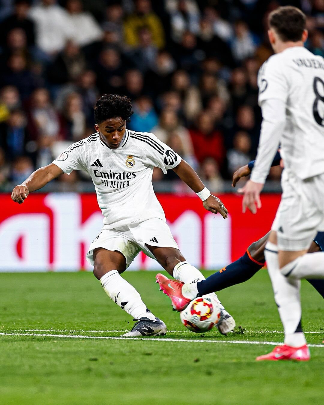 阿森西奥反转绝杀!皇马客场2-1逆转次席积分榜重返榜首的简单介绍 阿森西奥反转绝杀!皇马客场2-1逆转次席积分榜重返榜首的简单介绍