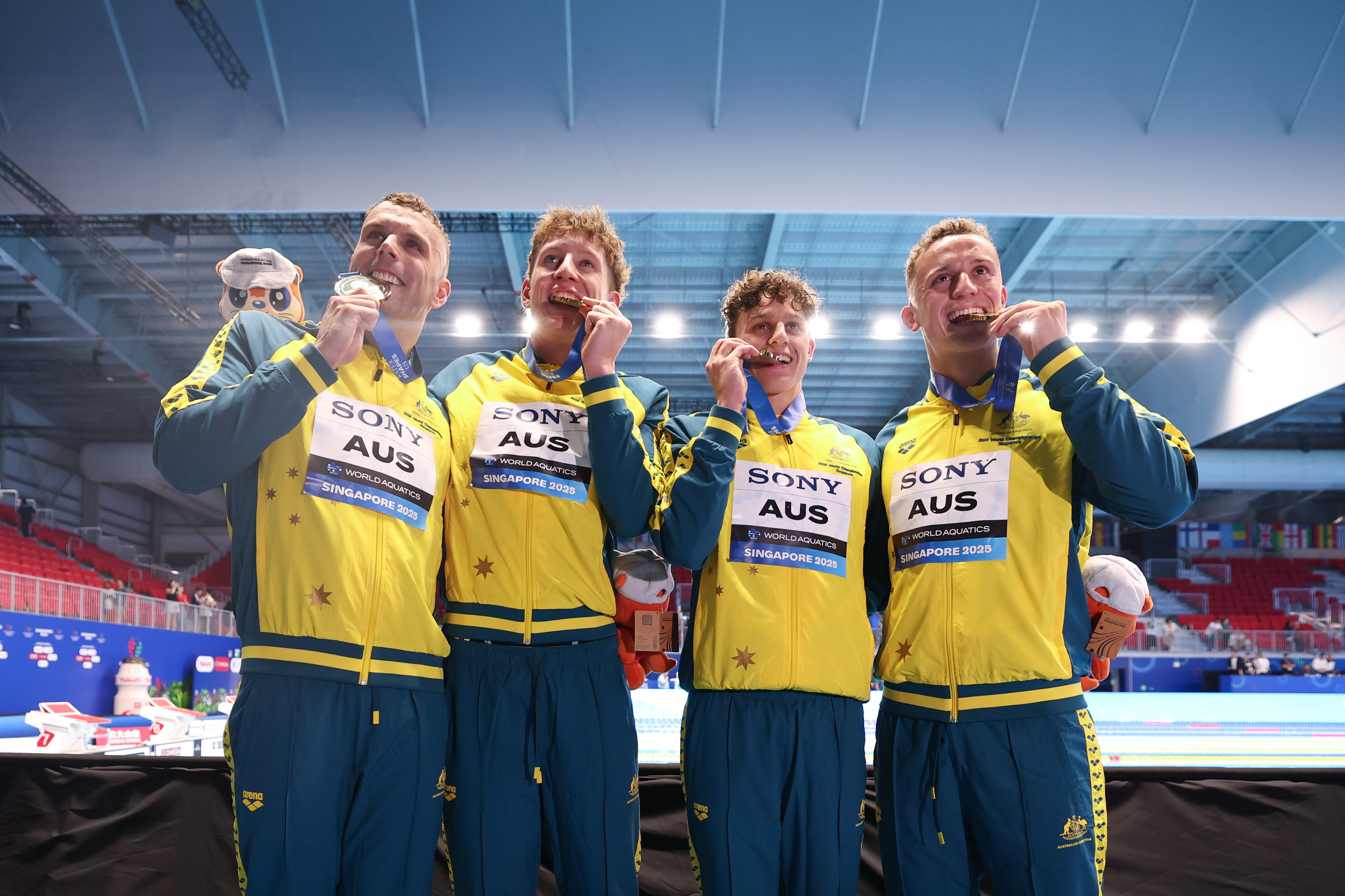 游泳比赛女子百米自由泳,澳洲选手破纪录夺冠! 游泳比赛女子百米自由泳,澳洲选手破纪录夺冠!