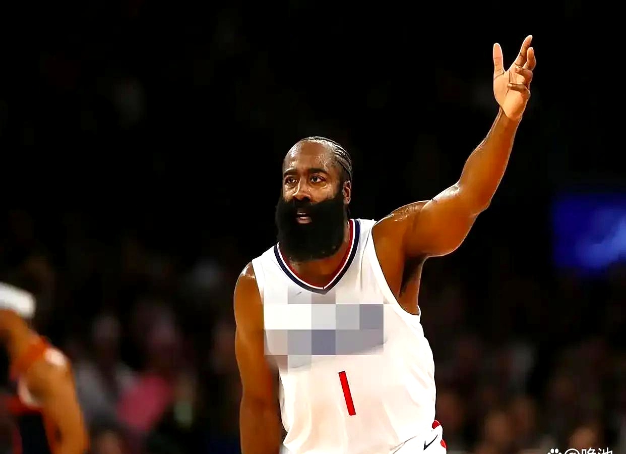 非洲篮球运动员在比赛中闪耀,赢得赞誉 非洲篮球运动员在比赛中闪耀,赢得赞誉