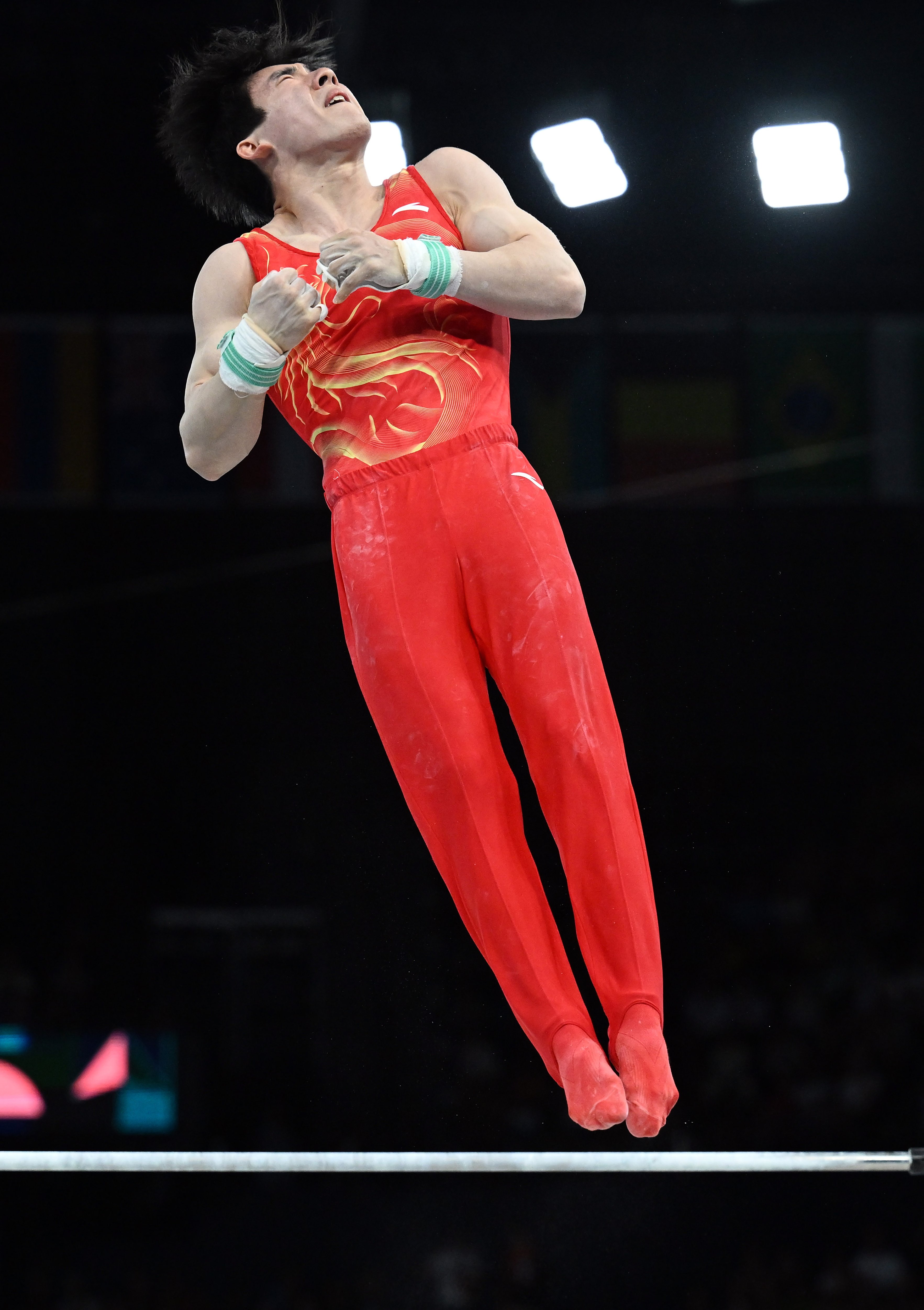 体操男子单杠赛中国选手摘铜