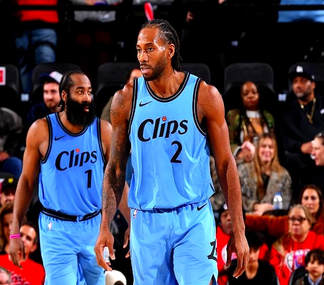 快船力克雄鹿，莱昂纳德表现出色