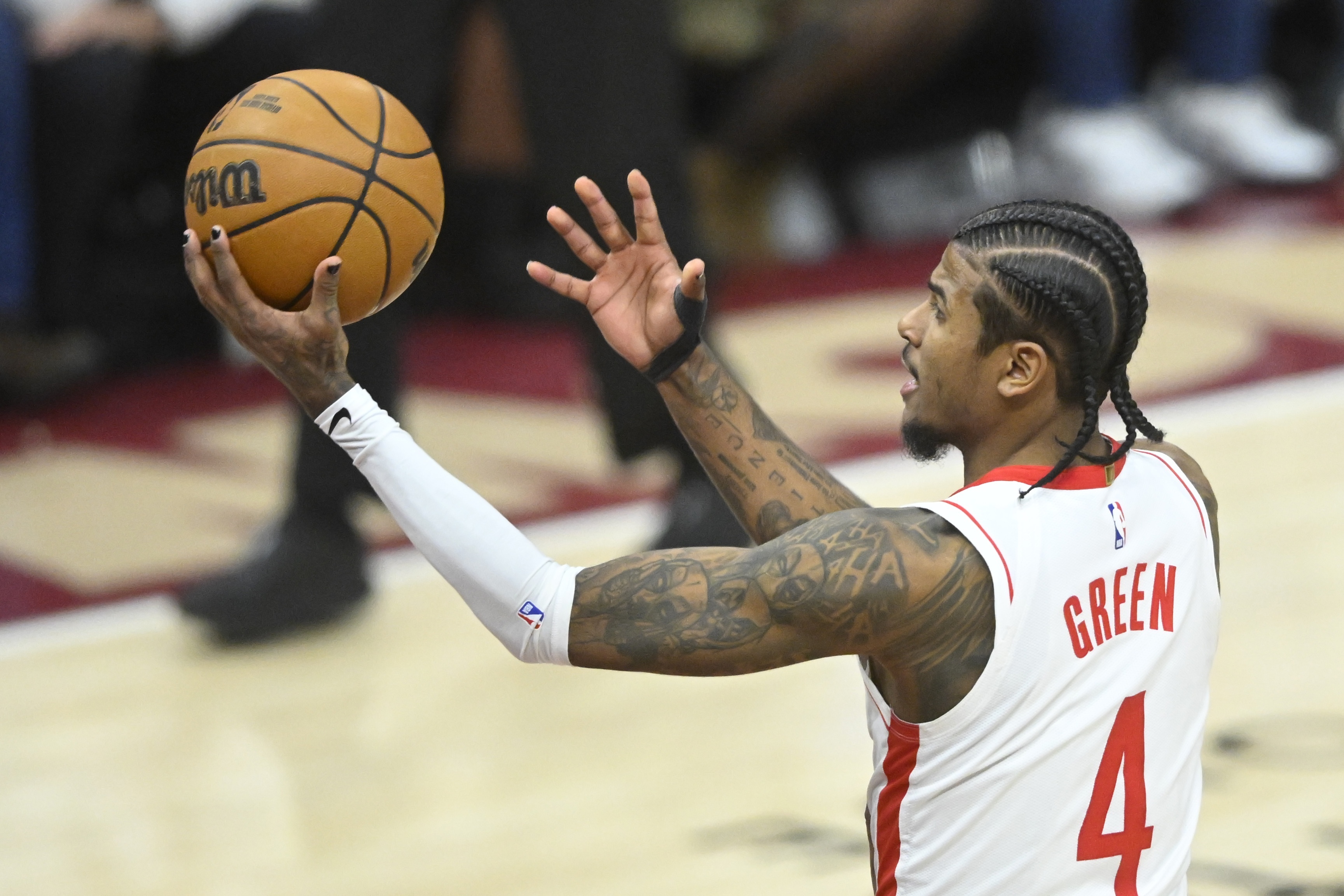 火箭遭遇连败,保罗状态低迷 火箭遭遇连败,保罗状态低迷