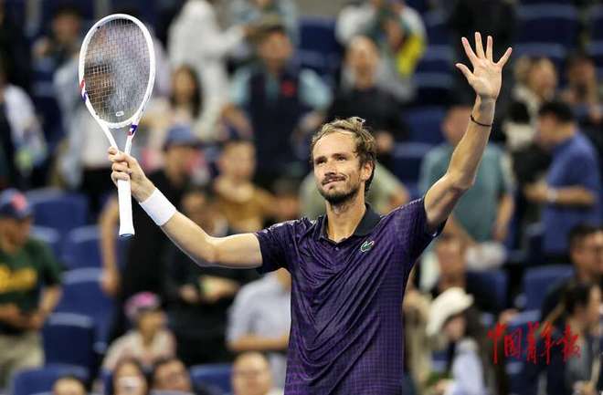 世界网球队血洗日本网球队,梅德韦杰夫打破历史纪录的简单介绍 世界网球队血洗日本网球队,梅德韦杰夫打破历史纪录的简单介绍