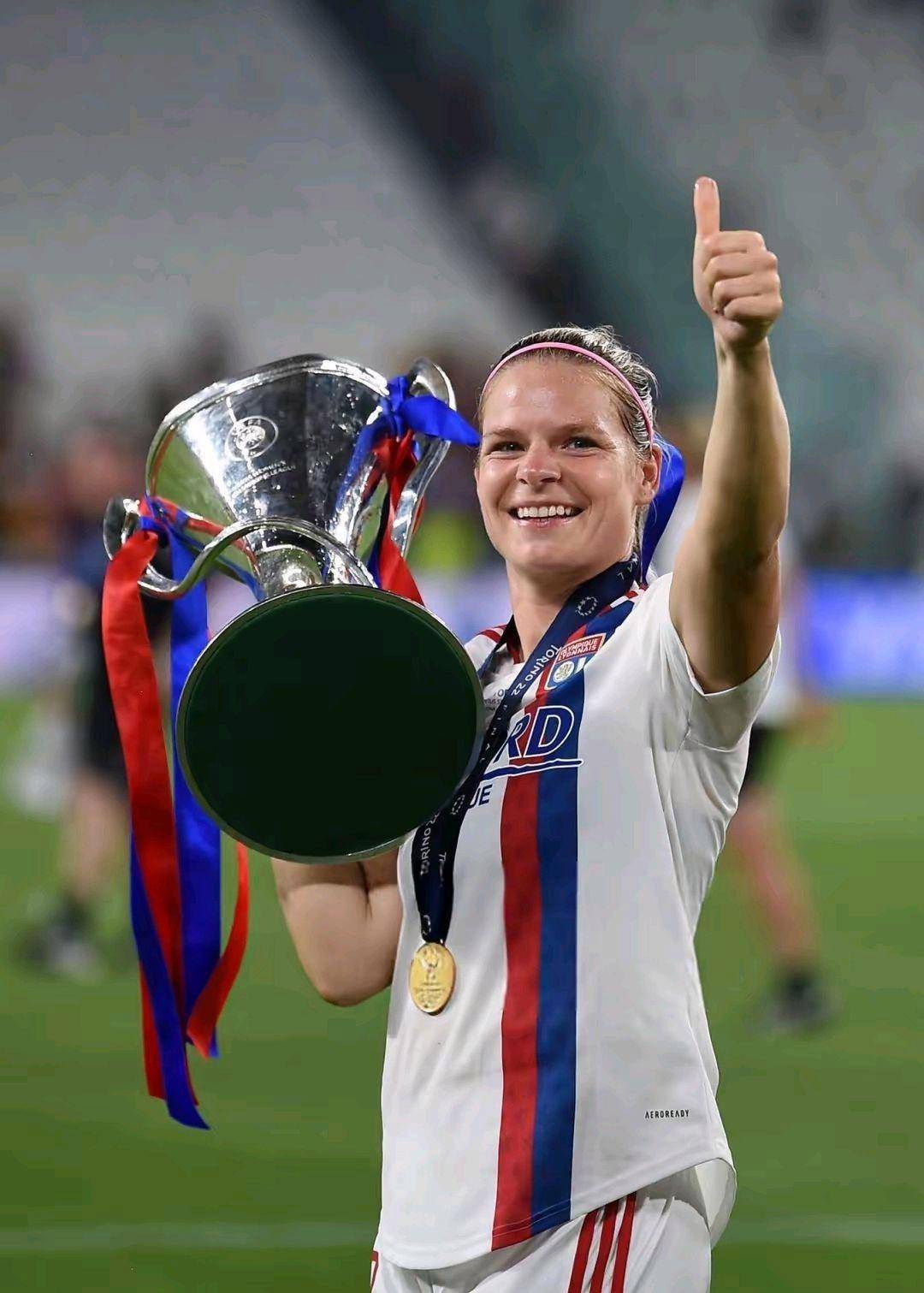 关于比分分析传奇谢幕,球迷泪洒赛场的信息 关于比分分析传奇谢幕,球迷泪洒赛场的信息