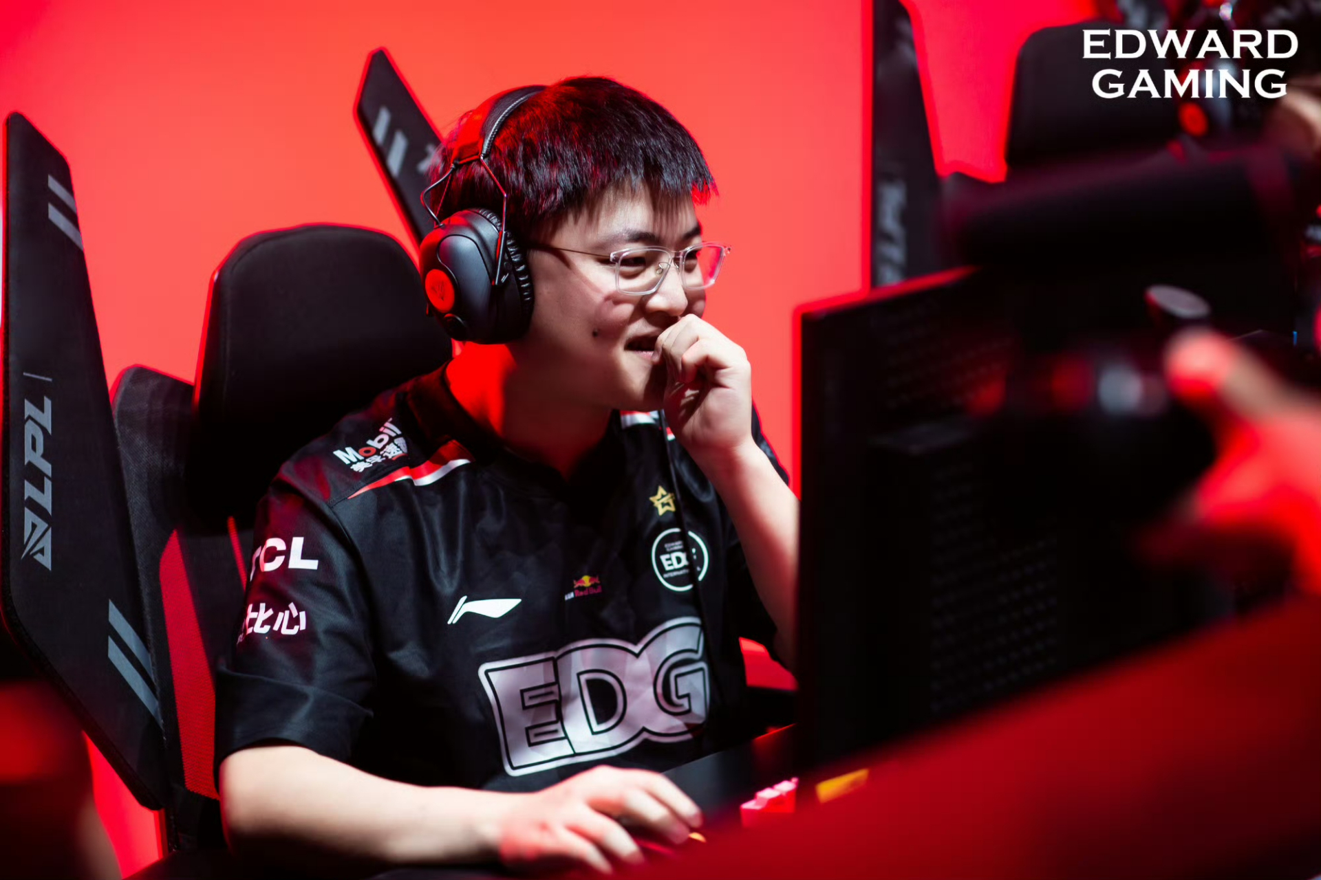 JDGaming力克FPX，Doinb爆发神勇