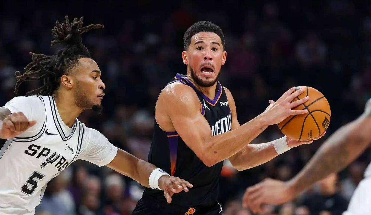 太阳横扫辽宁队，布克点燃赛场