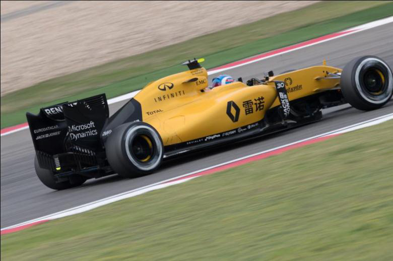 梅赛德斯险胜雷诺车队，诺里斯带队取胜