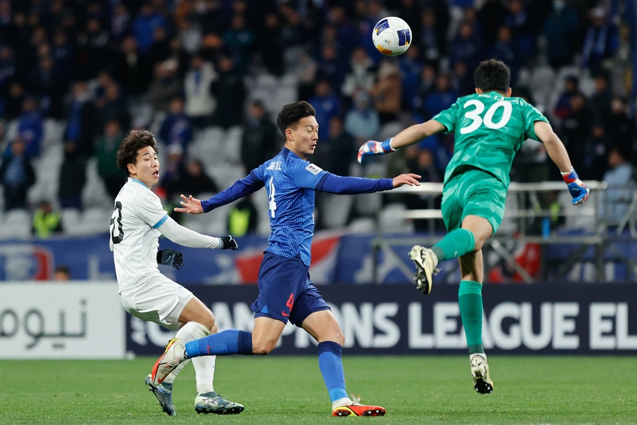 申花中场精准射门,率队取得急需胜利 申花中场精准射门,率队取得急需胜利