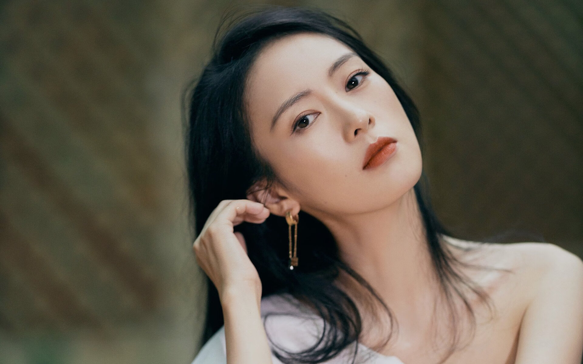 哈登狂飙三双统治全场，猛龙生死战逆转险胜上海队