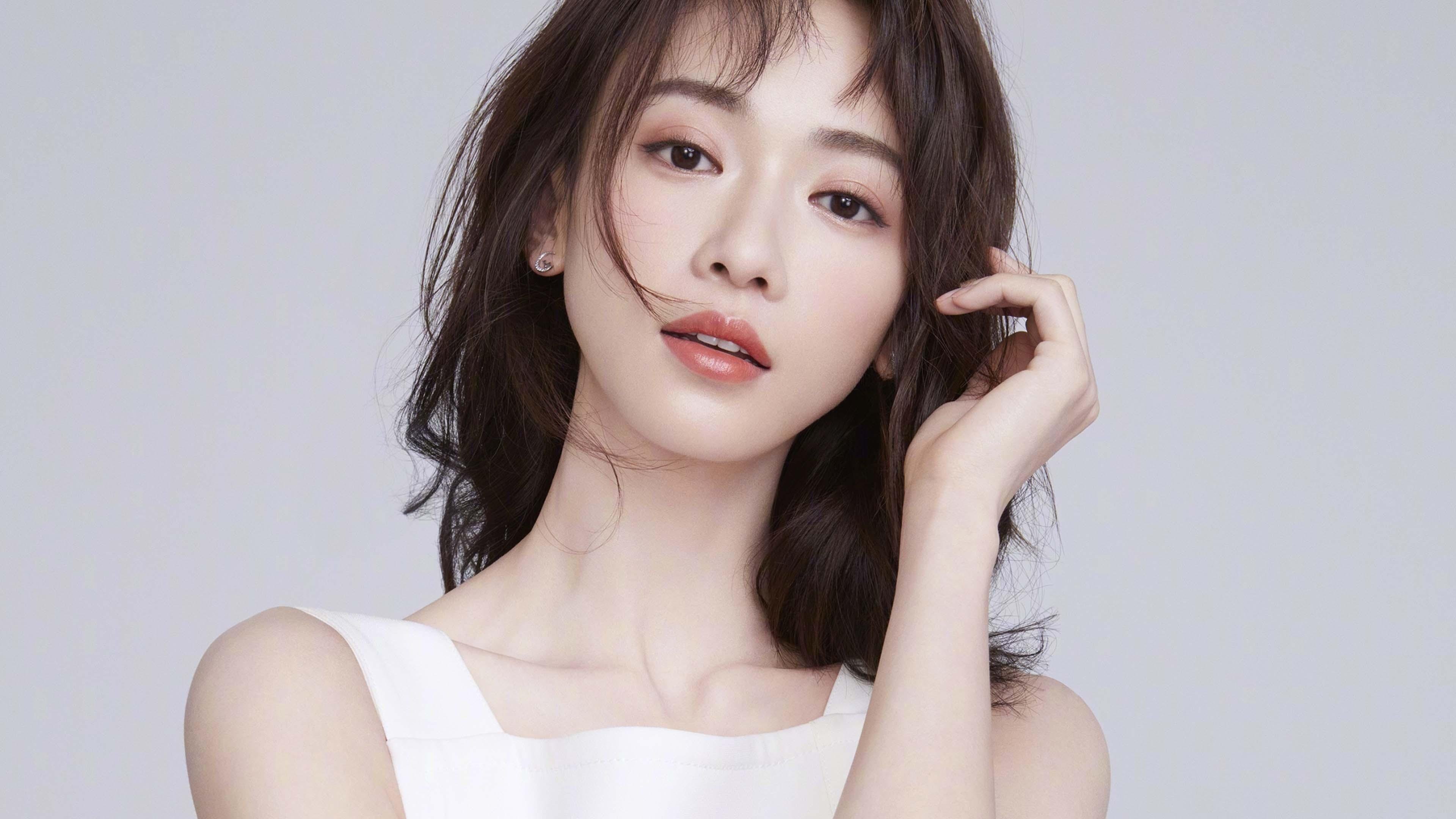 红蓝利刃穿透天蓝防线,卡瓦哈尔成巴萨胜乌拉圭关键先生